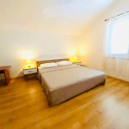 Classic Attic Apartment *
